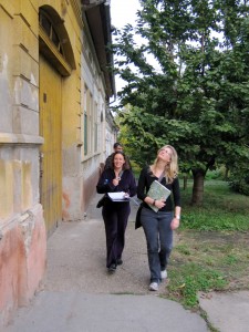 Mich noting the vineyard-inspired carvings on the facades of Kula Er Gasse.